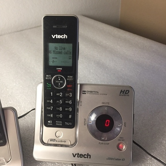 Vtech DECT 6.0 Digital Answering System with Speakerphone HD audio 2 handsets - Picture 13 of 14